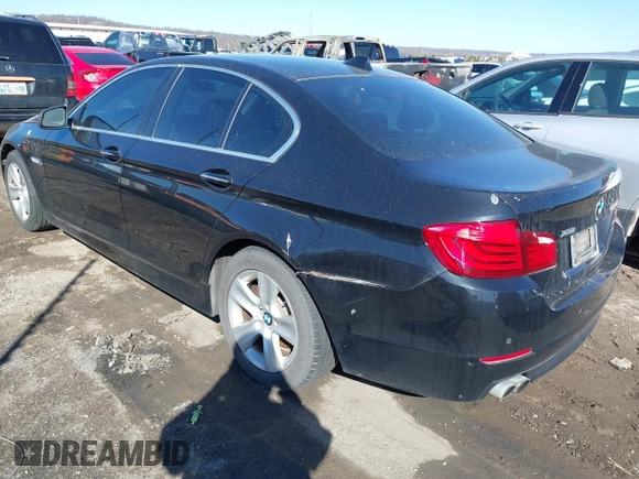 2013 BMW 5 Series 528i xDrive with VIN WBAXH5C53DD114193, listed as a IAAI auction lot 41732678 with 185,863 mi miles. Bid and sale history available at carsss.com. Image 3.