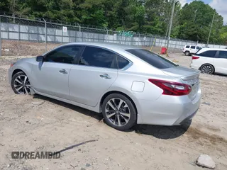 2017 Nissan Altima SR z VIN 1N4AL3AP8HC257299, wystawiony jako IAAI lot #42312909 z przebiegiem 50 154 mil mil oraz . Historia ofert i sprzedaży dostępna na DreamBid. Obrazek 3.