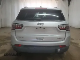 2024 Jeep Compass Latitude z VIN 3C4NJDBN2RT109465, wystawiony jako Copart lot #61687445 z przebiegiem 28 694 mil mil oraz Czysty tytuł • Clean title. Historia ofert i sprzedaży dostępna na DreamBid. Obrazek 6.