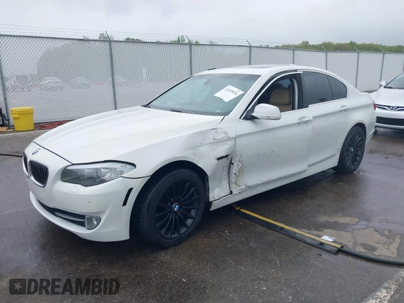 2012 BMW 5 Series 535i xDrive z VIN WBAFU7C57CDU64640, wystawiony jako IAAI lot #42109534 z przebiegiem 132 310 mil mil oraz . Historia ofert i sprzedaży dostępna na DreamBid. Obrazek 17.