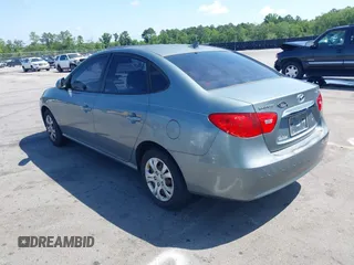 2010 Hyundai Elantra GLS z VIN KMHDU4AD5AU952996, wystawiony jako IAAI lot #42297712 z przebiegiem 258 104 mil mil oraz . Historia ofert i sprzedaży dostępna na DreamBid. Obrazek 3.