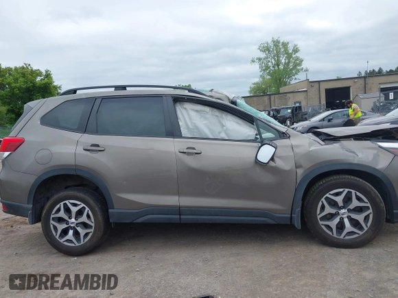 2020 Subaru Forester Premium with VIN JF2SKAJC2LH608689, listed as a IAAI auction lot 42251401 with 32,501 mi miles and . Bid and sale history available at DreamBid. Image 13.