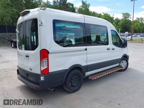 2020 Ford Transit Passenger XL z VIN 1FDZK1C82LKA79233, wystawiony jako IAAI lot #42766871 z przebiegiem 32 428 mil mil oraz . Historia ofert i sprzedaży dostępna na DreamBid. Obrazek 4.