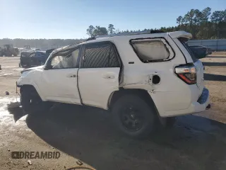 2021 Toyota 4Runner SR5 с VIN JTEMU5JRXM5885327, выставлен на аукционе Copart как лот 87850005 с пробегом 64 848 миль миль и На запчасти • Non repairable. История ставок и продаж доступна на DreamBid. Изображение 2.
