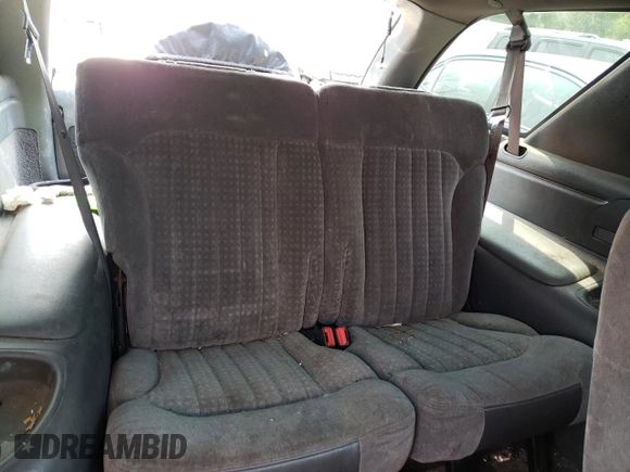 2000 Chevrolet Blazer LS z VIN 1GNCT18W3YK175871, wystawiony jako Copart lot #58230204 z przebiegiem Nie podano mil oraz Nie do naprawy • Non repairable. Historia ofert i sprzedaży dostępna na DreamBid. Obrazek 10.