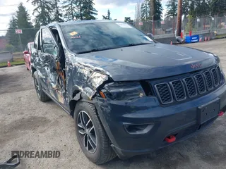 2017 Jeep Grand Cherokee Trailhawk z VIN 1C4RJFLT5HC735029, wystawiony jako IAAI lot #41811658 z przebiegiem 63 282 mil mil oraz . Historia ofert i sprzedaży dostępna na DreamBid. Obrazek 1.