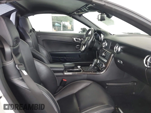 2013 Mercedes-Benz SLK 250 z VIN WDDPK4HA2DF058309, wystawiony jako IAAI lot #42417406 z przebiegiem 87 282 mil mil oraz . Historia ofert i sprzedaży dostępna na DreamBid. Obrazek 5.