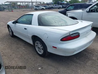 1994 Chevrolet Camaro z VIN 2G1FP22S5R2173095, wystawiony jako IAAI lot #42427396 z przebiegiem 95 713 mil mil oraz . Historia ofert i sprzedaży dostępna na DreamBid. Obrazek 3.