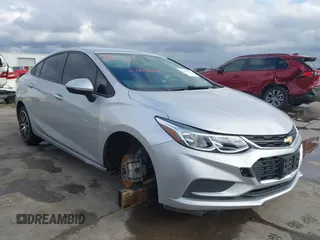 2017 Chevrolet Cruze LS z VIN 1G1BC5SM8H7128706, wystawiony jako IAAI lot #41103461 z przebiegiem 126 790 mil mil oraz . Historia ofert i sprzedaży dostępna na DreamBid. Obrazek 1.