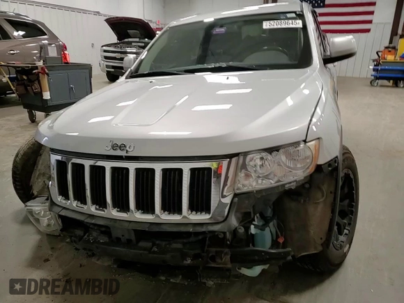 2011 Jeep Grand Cherokee Laredo z VIN 1J4RR4GGXBC609891, wystawiony jako Copart lot #52089645 z przebiegiem 180 895 mil mil oraz Szkoda całkowita • Salvage title. Historia ofert i sprzedaży dostępna na DreamBid. Obrazek 11.