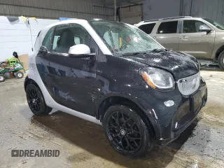 2016 Smart fortwo Passion z VIN WMEFJ5DA9GK067011, wystawiony jako Copart lot #46152325 z przebiegiem 61 195 mil mil oraz Szkody całkowita. Historia ofert i sprzedaży dostępna na DreamBid. Obrazek 4.