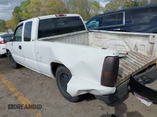 2000 GMC New Sierra 1500 SL with VIN 2GTEC19V9Y1258289, listed as a IAAI auction lot 41946938 with 484,330 mi miles. Bid and sale history available at carsss.com. Image 3.
