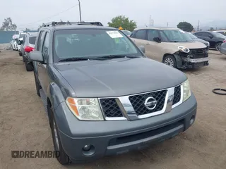 2007 Nissan Pathfinder S z VIN 5N1AR18U47C638568, wystawiony jako IAAI lot #42374561 z przebiegiem 215 326 mil mil oraz . Historia ofert i sprzedaży dostępna na DreamBid. Obrazek 1.