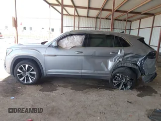 2024 Volkswagen Atlas SEL Premium R-Line z VIN 1V2FE2CA3RC242710, wystawiony jako IAAI lot #42021488 z przebiegiem 20 048 mil mil oraz . Historia ofert i sprzedaży dostępna na DreamBid. Obrazek 14.