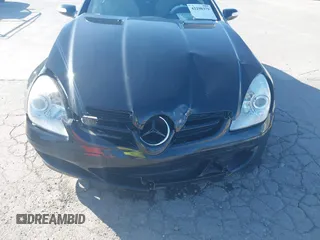 2005 Mercedes-Benz SLK 230/320 z VIN WDBWK56F85F051357, wystawiony jako IAAI lot #42298379 z przebiegiem 50 038 mil mil oraz . Historia ofert i sprzedaży dostępna na DreamBid. Obrazek 6.