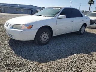 1997 Toyota Camry LE z VIN JT2BG22K4V0077954, wystawiony jako Copart lot #57682355 z przebiegiem 254 596 mil mil oraz Szkoda całkowita • Salvage title. Historia ofert i sprzedaży dostępna na DreamBid. Obrazek 1.