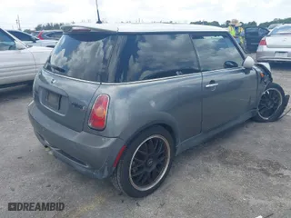 2002 MINI Cooper Hardtop S with VIN WMWRE334X2TD52299, listed as a IAAI auction lot 41953478 with 226,004 mi miles. Bid and sale history available at carsss.com. Image 4.