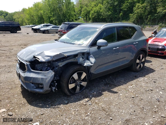 2022 Volvo XC40 Momentum with VIN YV4162UK6N2648168, listed as a Copart auction lot 56466053 with 5,975 mi miles. Bid and sale history available at carsss.com. Image 1.