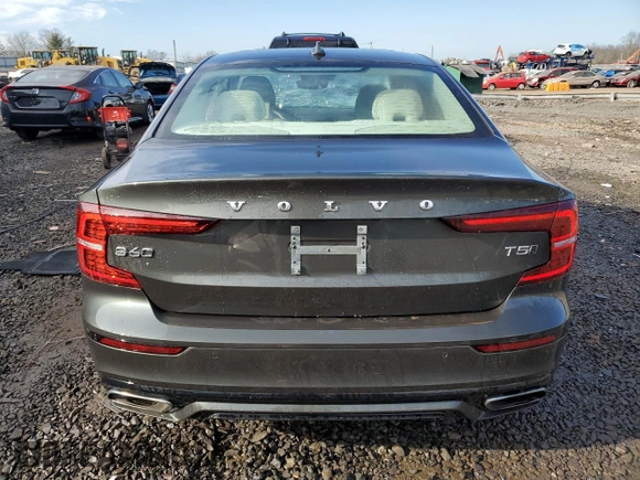 2021 Volvo S60 Momentum with VIN 7JR102TZ4MG113460, listed as a Copart auction lot 40216034 with 20,880 mi miles. Bid and sale history available at carsss.com. Image 6.