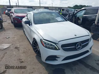 2019 Mercedes-Benz C 300 z VIN WDDWJ8DB1KF846175, wystawiony jako IAAI lot #42397729 z przebiegiem 89 461 mil mil oraz . Historia ofert i sprzedaży dostępna na DreamBid. Obrazek 1.