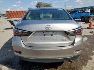 2016 Scion iA z VIN 3MYDLBZV6GY145323, wystawiony jako Copart lot #44430315 z przebiegiem 244 226 mil mil oraz Szkody całkowita. Historia ofert i sprzedaży dostępna na DreamBid. Obrazek 6.