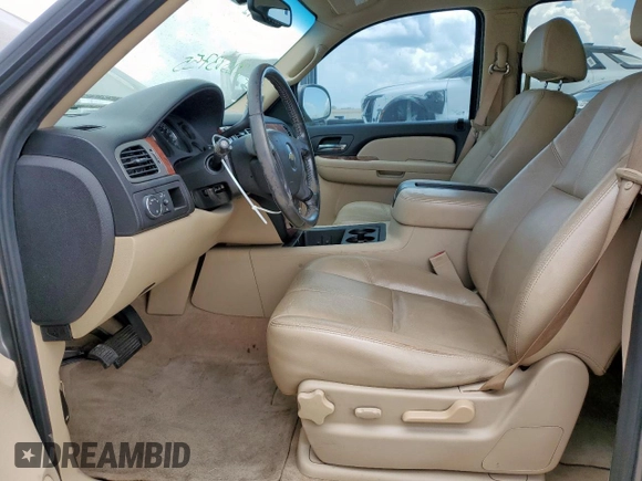 2008 Chevrolet Tahoe 3LT z VIN 1GNFC13008R275028, wystawiony jako Copart lot #62083755 z przebiegiem 196 299 mil mil oraz Czysty tytuł • Clean title. Historia ofert i sprzedaży dostępna na DreamBid. Obrazek 7.