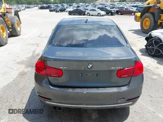 2016 BMW 3 Series 328i xDrive z VIN WBA8E3C53GK503725, wystawiony jako IAAI lot #42484526 z przebiegiem 144 079 mil mil oraz . Historia ofert i sprzedaży dostępna na DreamBid. Obrazek 16.