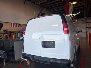 2013 Chevrolet Express Cargo с VIN 1GCWGFBA8D1140117, выставлен на аукционе IAAI как лот 42792032 с пробегом 185 814 миль миль и . История ставок и продаж доступна на DreamBid. Изображение 27.