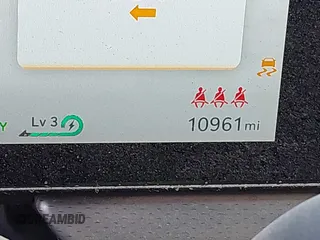 2024 Genesis GV60 z VIN KMUKEDSBXRU021487, wystawiony jako IAAI lot #41593903 z przebiegiem 10 961 mil mil oraz . Historia ofert i sprzedaży dostępna na DreamBid. Obrazek 15.