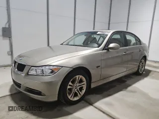2008 BMW 3 Series 328i z VIN WBAVA33528KX85291, wystawiony jako Copart lot #56177195 z przebiegiem 88 240 mil mil oraz Czysty tytuł • Clean title. Historia ofert i sprzedaży dostępna na DreamBid. Obrazek 1.