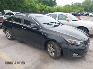 2014 Kia Optima LX z VIN 5XXGM4A75EG301889, wystawiony jako IAAI lot #42303398 z przebiegiem 165 819 mil mil oraz . Historia ofert i sprzedaży dostępna na DreamBid. Obrazek 1.