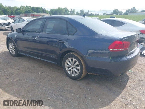 2015 Volkswagen Passat Limited Edition Edition z VIN 1VWAT7A3XFC040684, wystawiony jako IAAI lot #42160624 z przebiegiem 142 239 mil mil oraz . Historia ofert i sprzedaży dostępna na DreamBid. Obrazek 3.