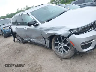 2024 Jeep Grand Cherokee Limited with VIN 1C4RJHBG5RC679868, listed as a IAAI auction lot 42409712 with 21,035 mi miles and . Bid and sale history available at DreamBid. Image 6.