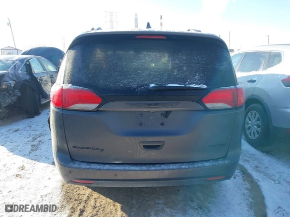 2018 Chrysler Pacifica Limited with VIN 2C4RC1GG1JR289095, listed as a IAAI auction lot 41413115 with 92,045 mi miles. Bid and sale history available at carsss.com. Image 17.