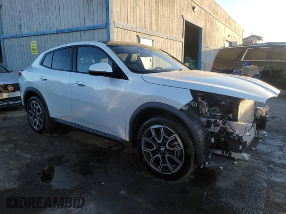 2025 BMW X2 xDrive28i with VIN WBX63GM06S5086167, listed as a Copart auction lot 44999075 with 5,543 mi miles and Clean Title. Bid and sale history available at carsss.com. Image 4.