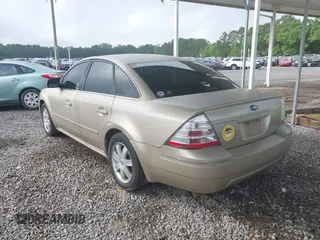 2005 Ford Five Hundred SE z VIN 1FAFP23145G127490, wystawiony jako IAAI lot #42122316 z przebiegiem 202 975 mil mil oraz . Historia ofert i sprzedaży dostępna na DreamBid. Obrazek 3.