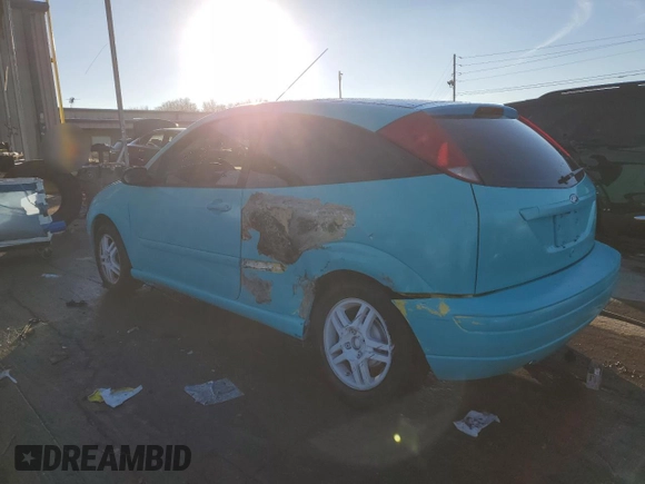 2000 Ford Focus ZX3 with VIN 3FAHP3131YR213601, listed as a Copart auction lot 88597525 with 134,724 mi miles and Salvage title. Bid and sale history available at DreamBid. Image 2.
