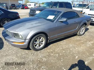 2006 Ford Mustang Standard with VIN 1ZVHT84N365107471, listed as a IAAI auction lot 41763583 with 239,204 mi miles and . Bid and sale history available at carsss.com. Image 2.