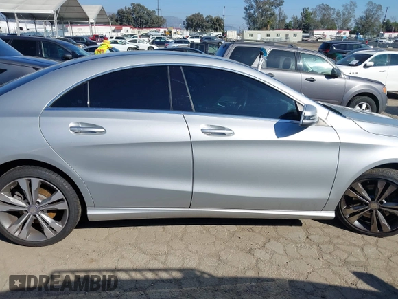 2017 Mercedes-Benz CLA 250 z VIN WDDSJ4EB5HN433499, wystawiony jako IAAI lot #41658183 z przebiegiem 67 668 mil mil oraz . Historia ofert i sprzedaży dostępna na DreamBid. Obrazek 14.