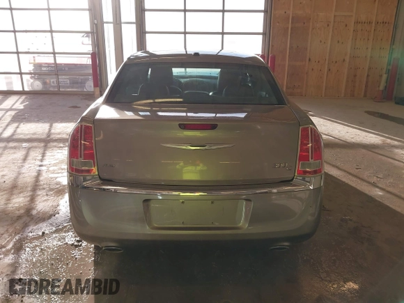 2014 Chrysler 300 C z VIN 2C3CCAKG6EH273214, wystawiony jako IAAI lot #41656641 z przebiegiem 211 121 mil mil oraz . Historia ofert i sprzedaży dostępna na DreamBid. Obrazek 15.