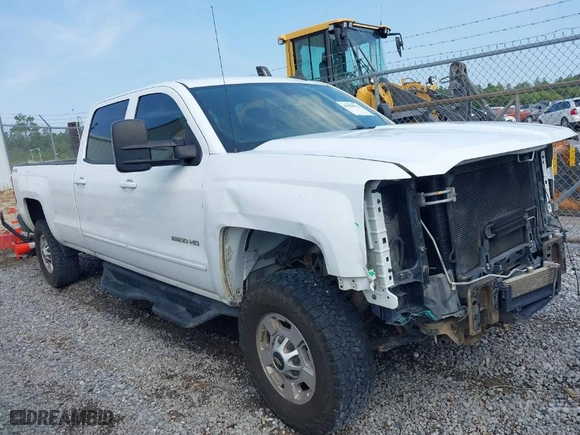 2015 Chevrolet Silverado 2500HD LT with VIN 1GC1KVEG4FF537980, listed as a IAAI auction lot 40108923 with 127,627 mi miles. Bid and sale history available at carsss.com. Image 14.