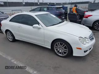 2008 Mercedes-Benz CLK 350 z VIN WDBTJ56H38F241787, wystawiony jako IAAI lot #42184829 z przebiegiem 97 818 mil mil oraz . Historia ofert i sprzedaży dostępna na DreamBid. Obrazek 1.
