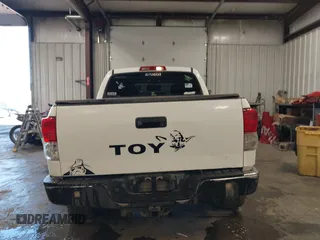 2013 Toyota Tundra z VIN 5TFDY5F10DX274318, wystawiony jako IAAI lot #41729475 z przebiegiem 253 873 mil mil oraz . Historia ofert i sprzedaży dostępna na DreamBid. Obrazek 17.