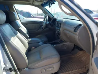 2007 Toyota Sequoia Limited with VIN 5TDZT38A17S285764, listed as a IAAI auction lot 41451357 with 246,890 mi miles. Bid and sale history available at carsss.com. Image 5.