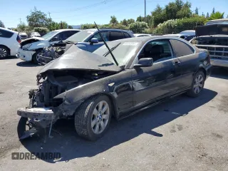 2005 BMW 3 Series 325Ci z VIN WBABV13425JT23804, wystawiony jako Copart lot #68353854 z przebiegiem Nie podano mil oraz Nie do naprawy • Non repairable. Historia ofert i sprzedaży dostępna na DreamBid. Obrazek 1.
