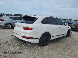 2021 Bentley Bentayga V8 z VIN SJAAM2ZV6MC033822, wystawiony jako Copart lot #60594003 z przebiegiem Nie podano mil oraz . Historia ofert i sprzedaży dostępna na DreamBid. Obrazek 3.