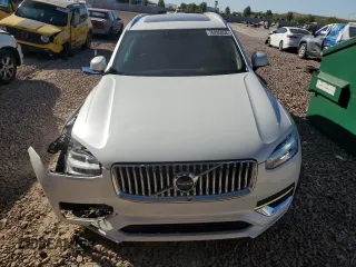 2020 Volvo XC90 Inscription with VIN YV4A221L4L1560943, listed as a Copart auction lot 76095854 with 46,931 mi miles and Salvage title. Bid and sale history available at DreamBid. Image 5.