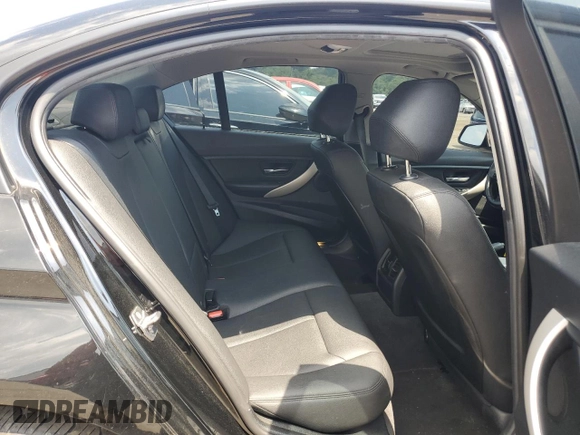 2015 BMW 3 Series 320i xDrive с VIN WBA3C3C55FK202226, выставлен на аукционе Copart как лот 60952825 с пробегом 112 142 миль миль и Списание • Salvage title. История ставок и продаж доступна на DreamBid. Изображение 10.