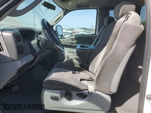 2003 Ford F-250 XL с VIN 1FTNX20L93EA98198, выставлен на аукционе Copart как лот 54366535 с пробегом 210 204 миль миль и Списание • Salvage title. История ставок и продаж доступна на DreamBid. Изображение 7.