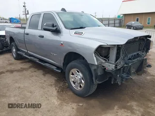 2019 Ram 2500 Tradesman with VIN 3C6UR5HL9KG641236, listed as a IAAI auction lot 41888989 with 137,451 mi miles. Bid and sale history available at carsss.com. Image 1.